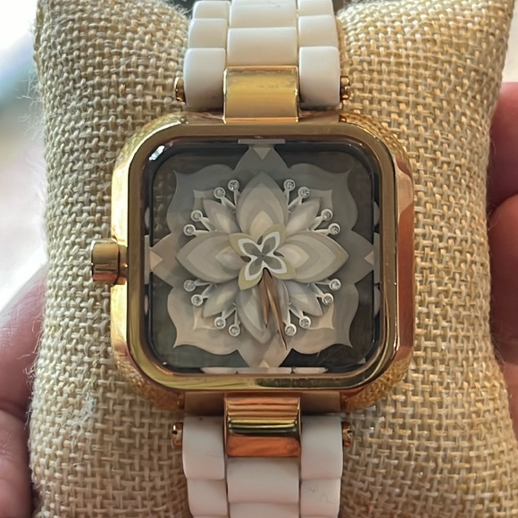 ZERONE Crossover SASU “untitled” white and gold analog watch!!! New Battery - Picture 4 of 10